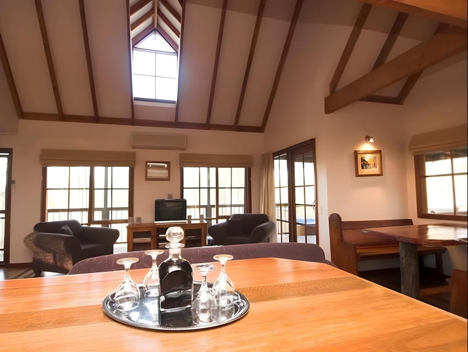 Manzanilla Ridge Lodge in Rothbury