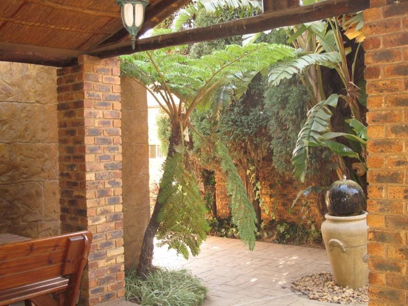 Aero Guest Lodge Hotel in Gauteng