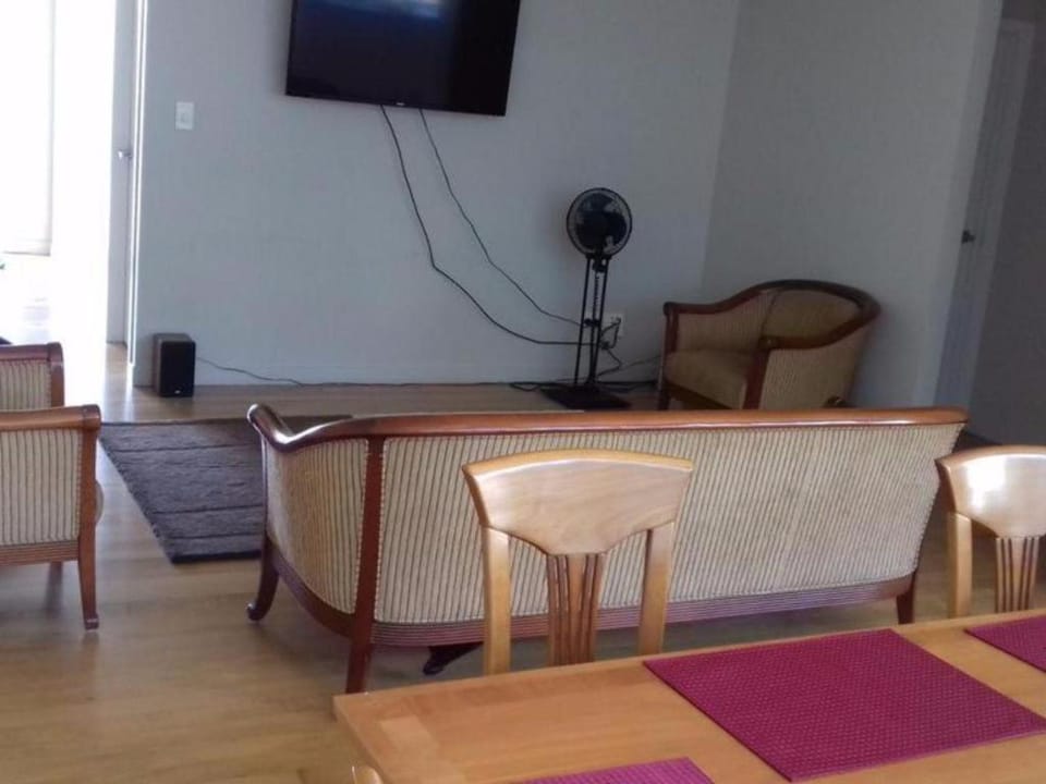 Shooters Saloon Hostel in Auckland