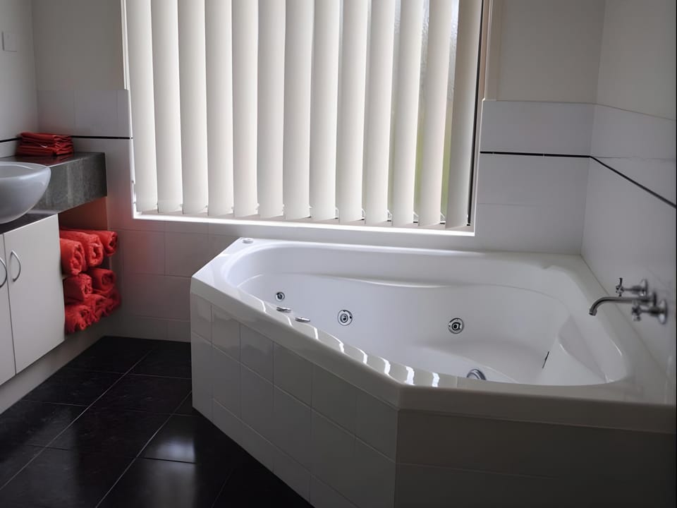 Lookout Holiday Units Apartment hotel in Lakes Entrance