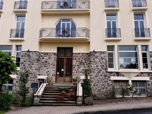 Le Pavillon Hotel in Auvergne-Rhône-Alpes