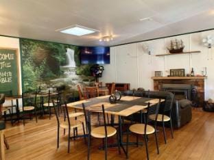 Giants Table & Cottages Hotel in Maydena