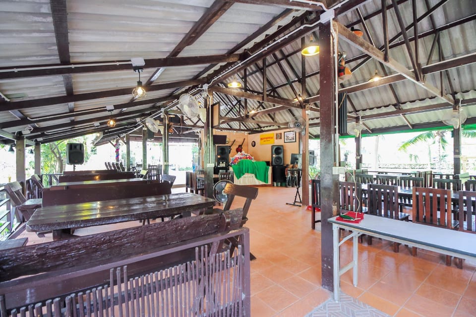 OYO 606 Baan Suansabai Pleanpanmai Resort Amphawa Hotel in Thailand