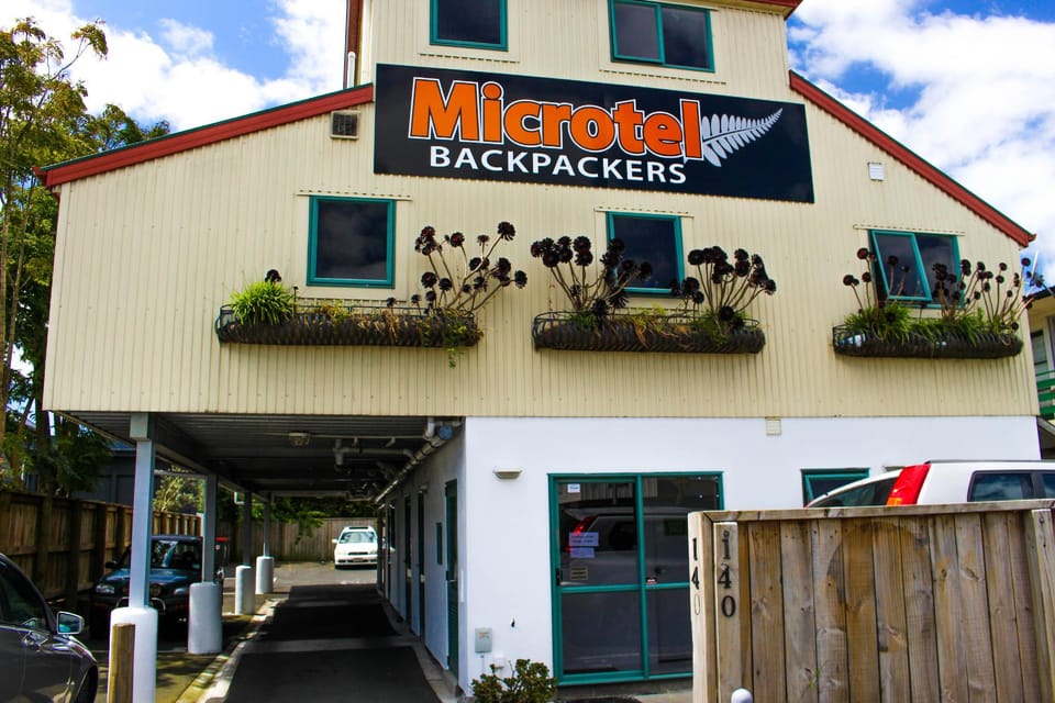 Microtel Backpackers Hostel in Hamilton