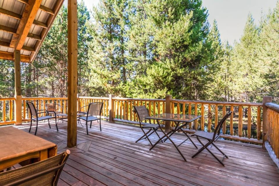 DiamondStone Guest Lodges Resort in Oregon