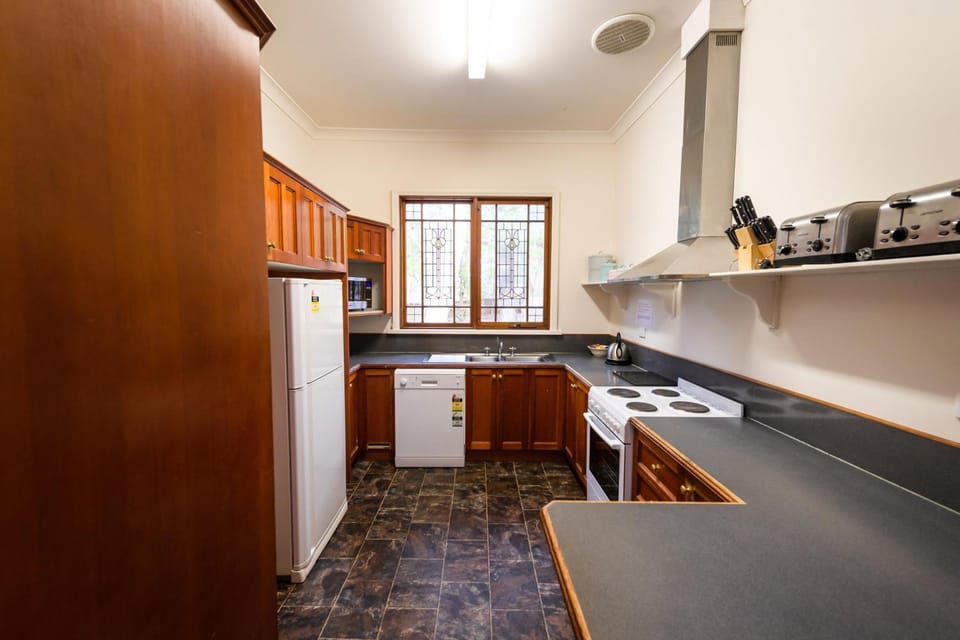 Federation Gardens and Possums Hideaway Lodge in Blackheath