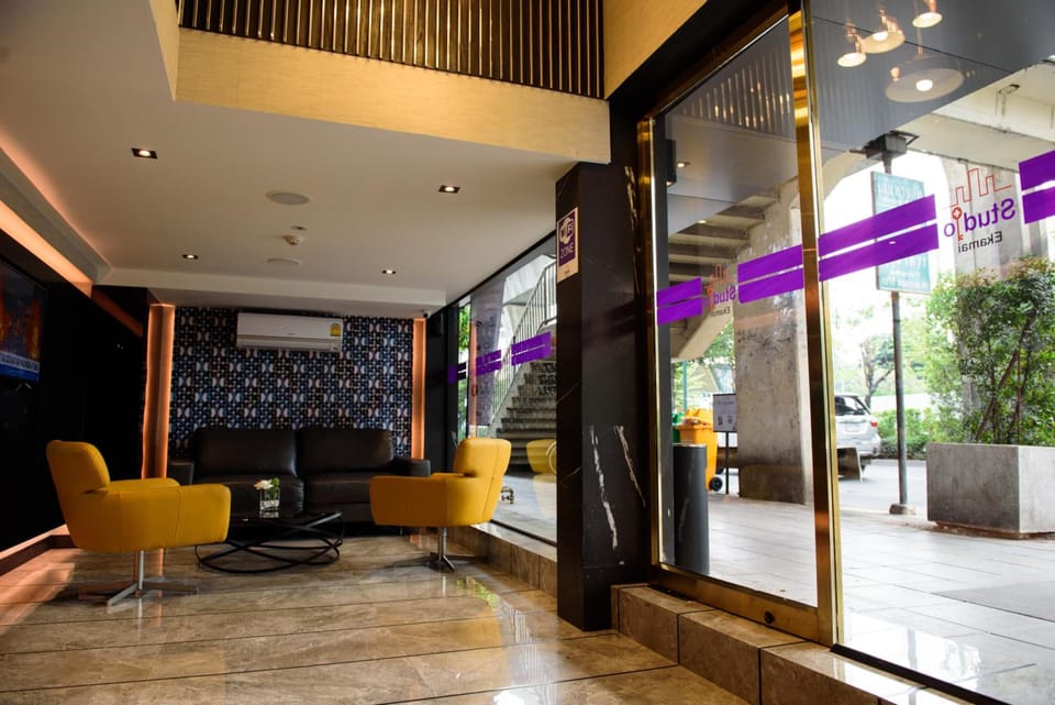 Studio Ekamai Hotel in Bangkok