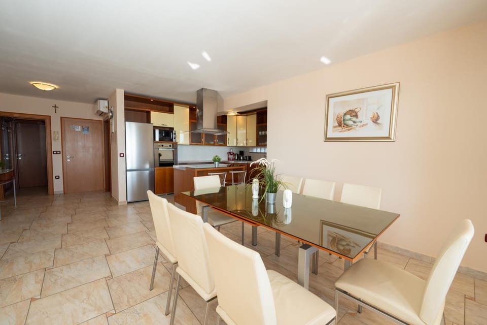 Beachfront Apartments Tolo with Pool Hotel in Novalja