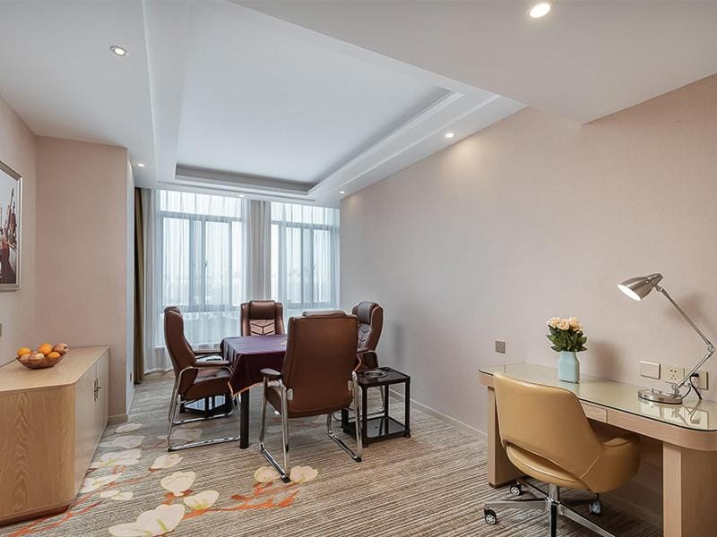 Vienna Hotel Jiangsu Danyang Glasses Market High-Speed Railway Station Dabo Hotel in Jiangsu