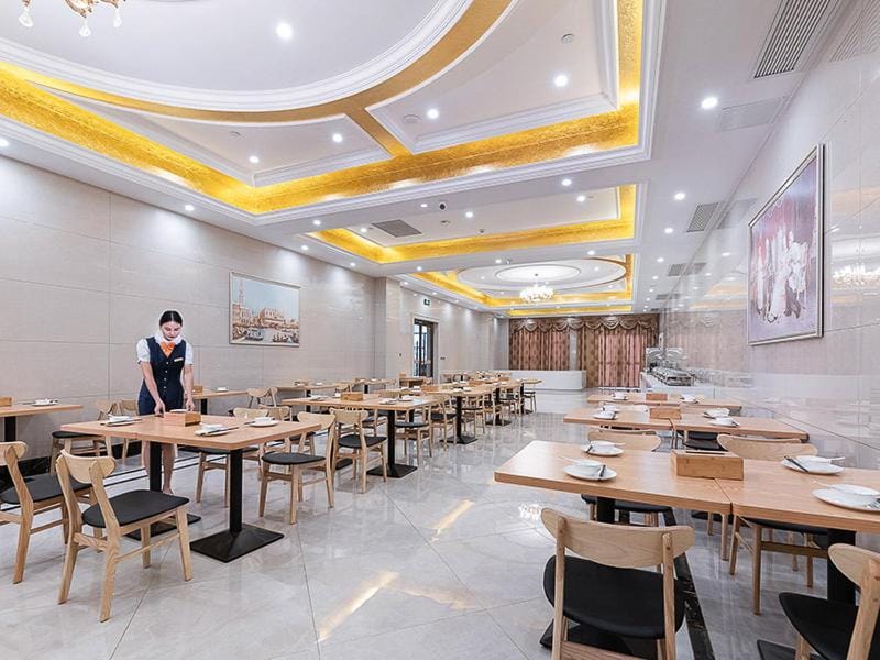 Vienna Hotel Jiangsu Danyang Glasses Market High-Speed Railway Station Dabo Hotel in Jiangsu