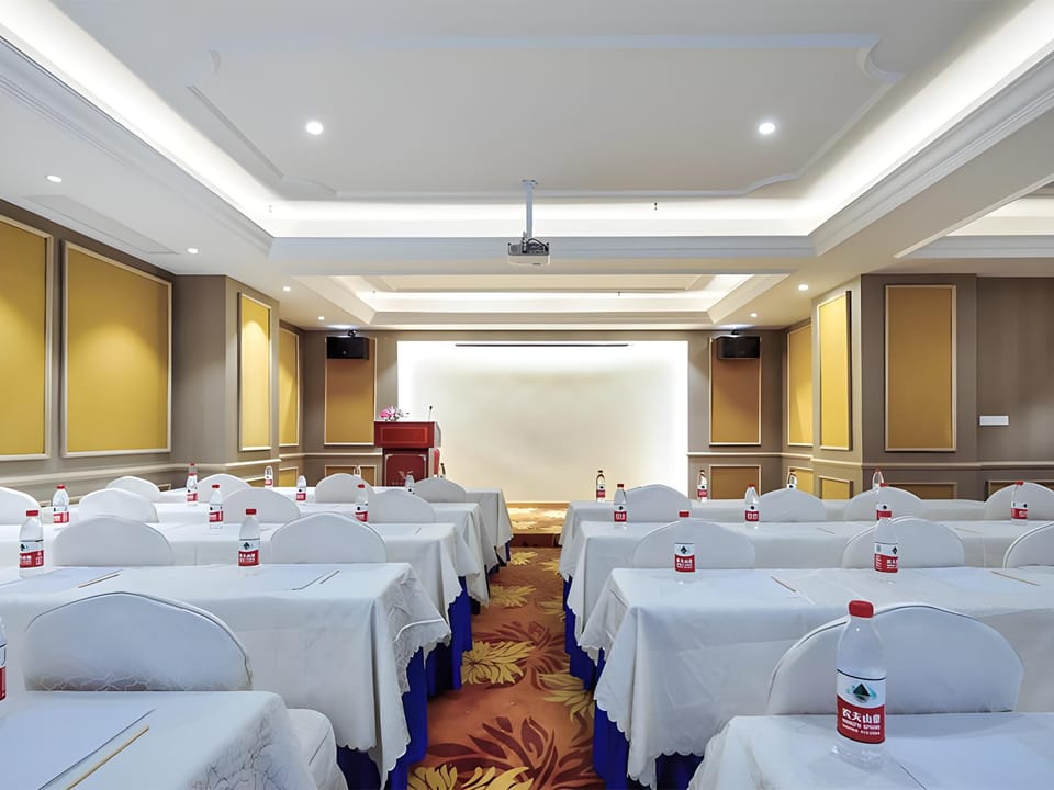 Vienna Hotel Jiangsu Wujiang Shengze International Trade Center Hotel in Suzhou