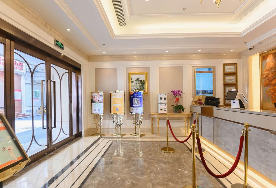 Vienna Hotel Shanghai Nanjing Road Pedestrian Street Hotel in Shanghai