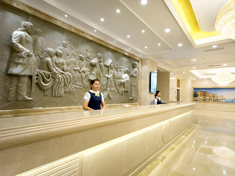 Vienna Hotel Chengdu Taikoo Li Chunxi Road Pedestrian Street Hotel in Chengdu