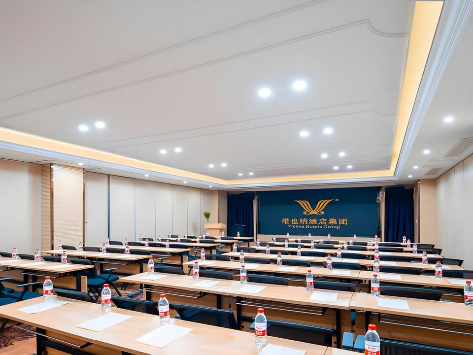 Vienna Hotel Anhui Huainan Government Affairs Center South High-Speed Railway Station Hotel in Jiangsu