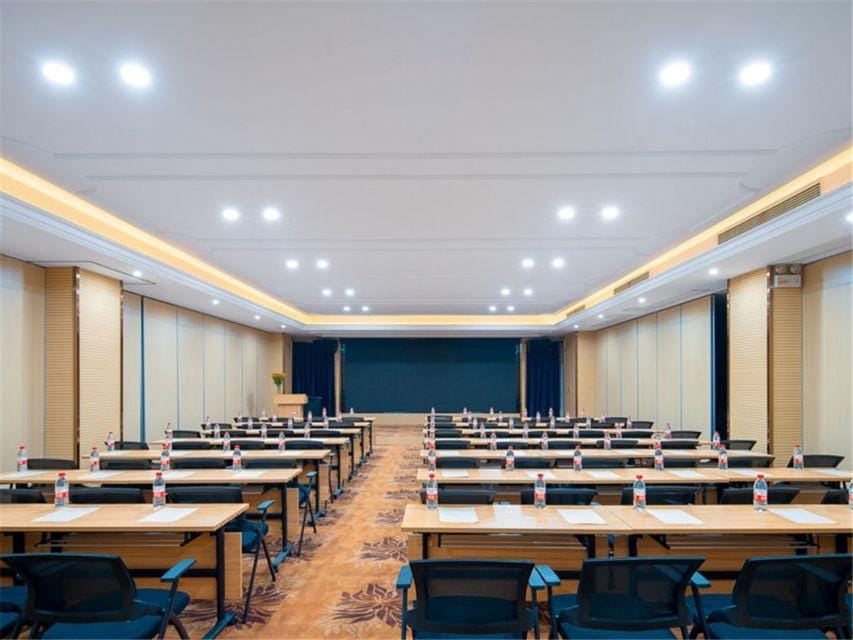 Vienna Hotel Anhui Huainan Government Affairs Center South High-Speed Railway Station Hotel in Jiangsu
