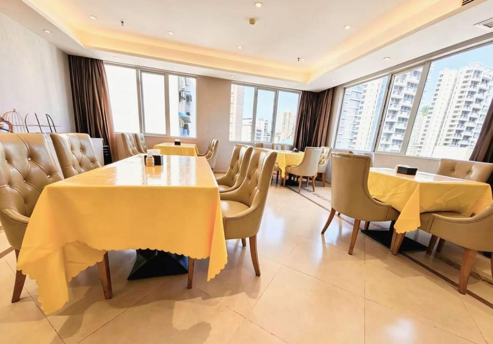 Vienna Hotel Chongqing Shapingba Jinsha Street High-Speed Railway Station Hotel in China