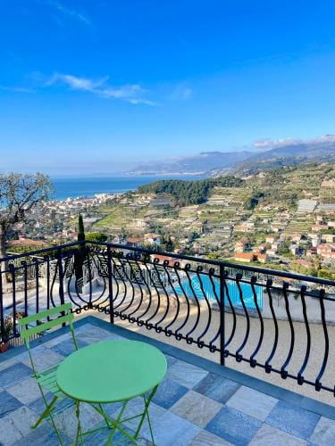 Villa Gaia - Luxury Villa, pool & wellness rooms Hotel in Bordighera