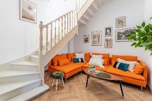 La ColocXL - Magnifique duplex 110 m² - 5 chambres + parking Hotel in La Ciotat