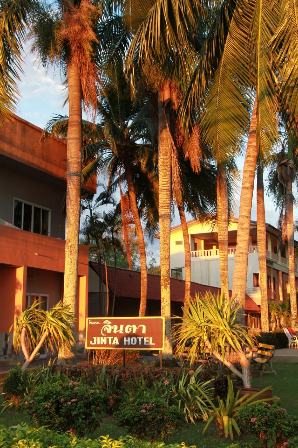 Jinta Hotel Nathon Beach Hotel in Ko Samui