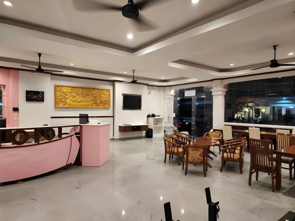 Hollywood Inn Love Inn in Patong