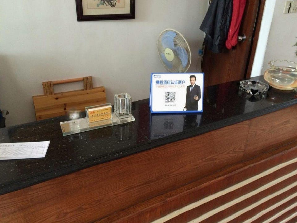 Longhua Hostel Hotel in Zhejiang