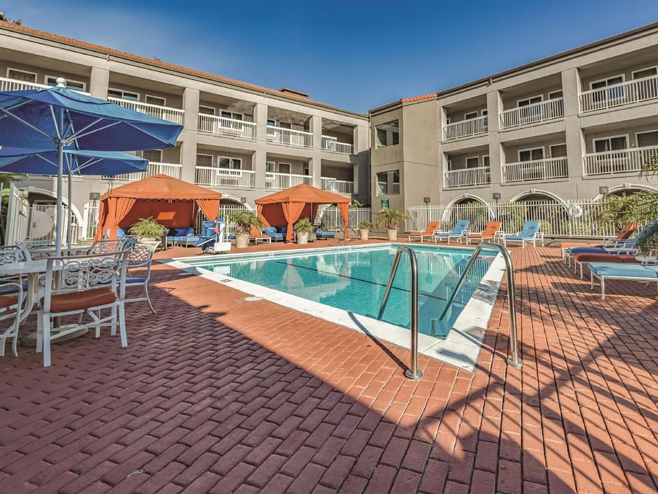 La Quinta Inn & Suites by Wyndham San Francisco Airport West Hotel in Millbrae