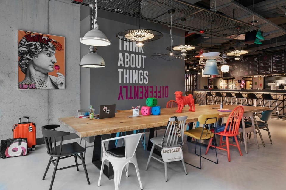 Moxy Duesseldorf City Hotel in Neuss