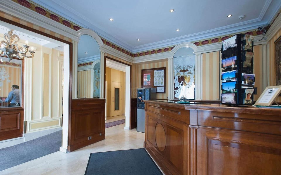 Hotel Touring Hotel in Paris