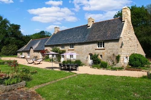 KERBELEG, ferme-manoir du XVe siecle, chambres grand confort Hotel in Finistere