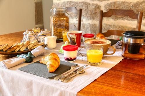 KERBELEG, ferme-manoir du XVe siecle, chambres grand confort Hotel in Finistere