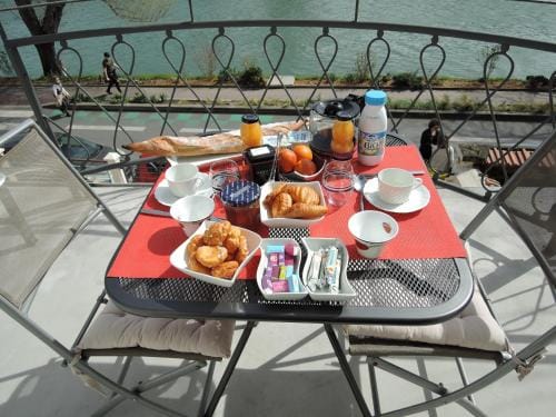 LES PINGOUINS DE LA MARNE Hotel in Île-de-France