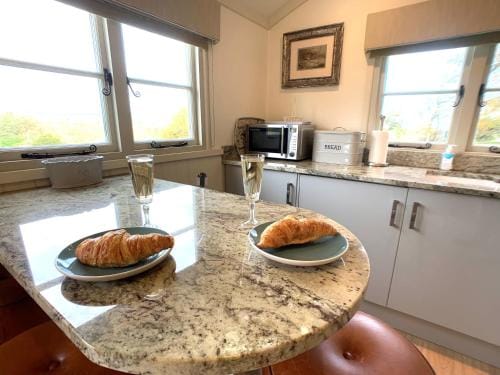 Stunning Shepherds Hut with Superb Views & Fire Pit near a Superb Gastro Pub Lodge in West Devon District