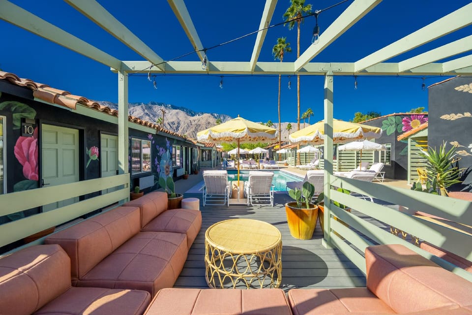Fleur Noire Hotel - 21 and Over Hotel in Palm Springs