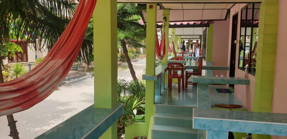 Black & White Bungalows Resort in Ban Tai