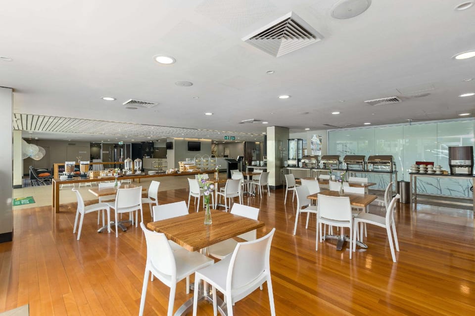 Quality Suites Pioneer Sands Hotel in Towradgi