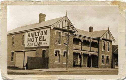 Railton Hotel - heritage pub accommodation Hotel in Tasmania