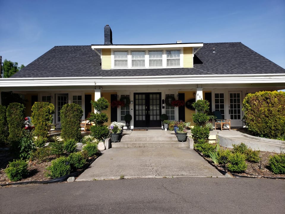 Bayberry Inn B&B and Oregon Wellness Retreat Hotel in Ashland