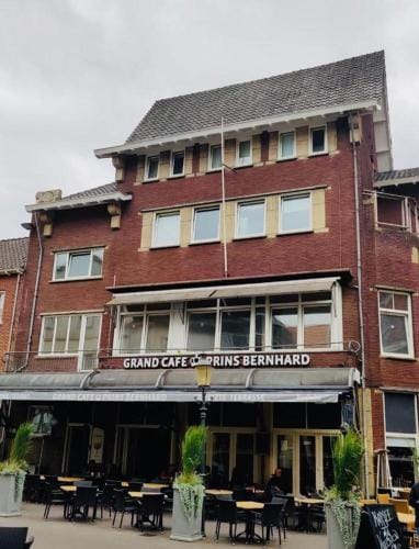 BnB Grand Cafe Prins Bernhard Hotel in Venlo