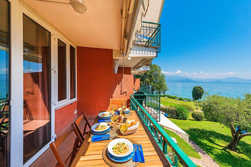 San Sivino Apartments with pool by Wonderful Italy Hotel in Manerba del Garda
