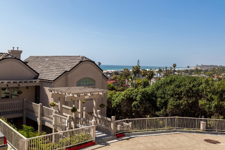 Villa L'Auberge Apartment hotel in Del Mar