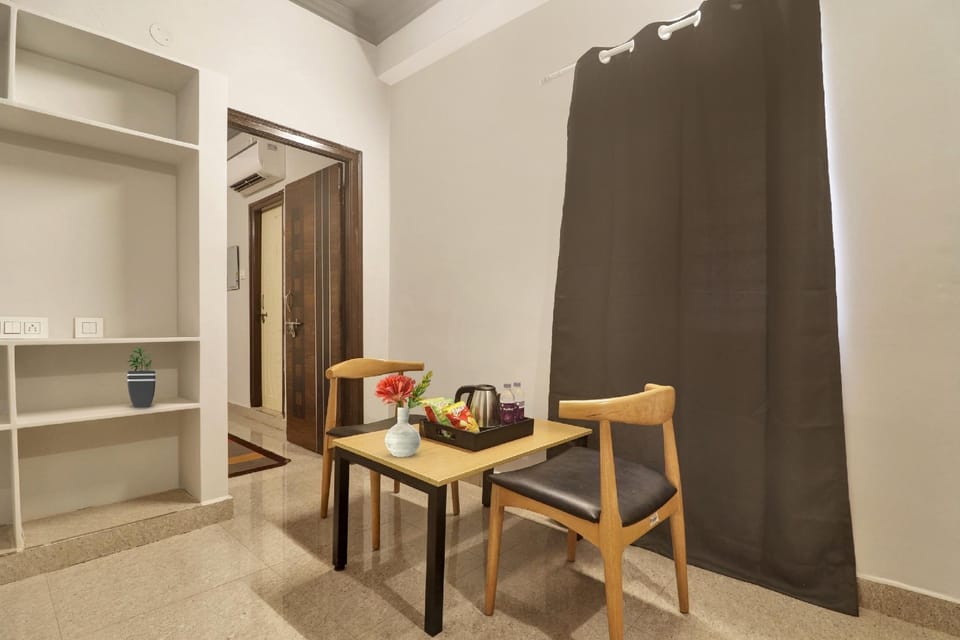 Super Townhouse Rcc Blizz Hotel in Hyderabad