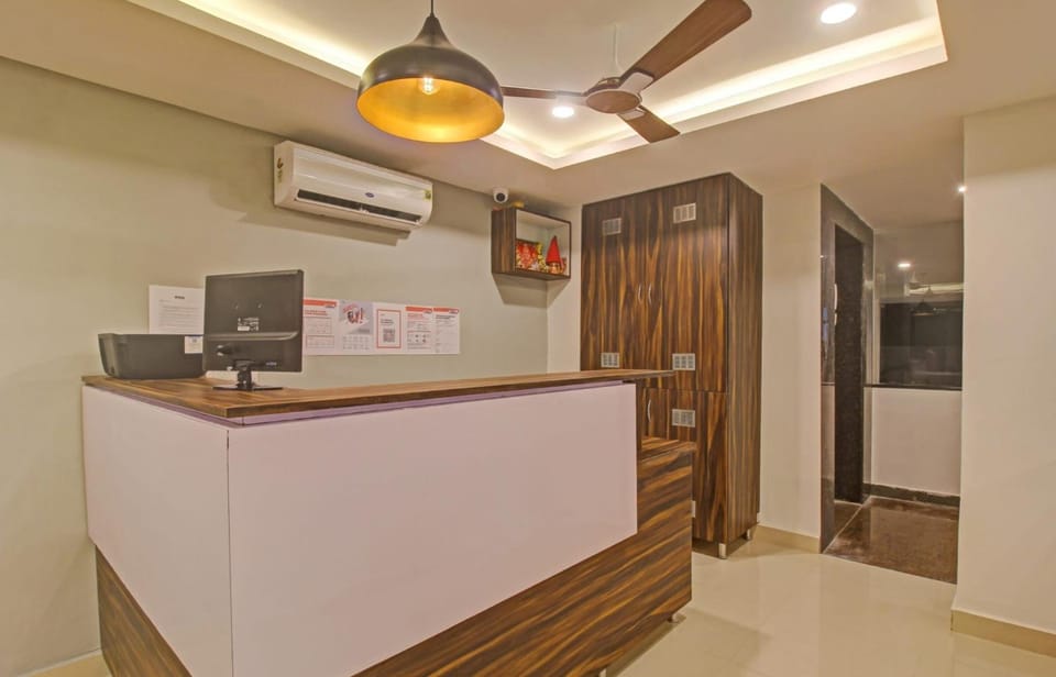 Super Townhouse Whiteridge Gachibowli Near AIG Hospital Hotel in Hyderabad
