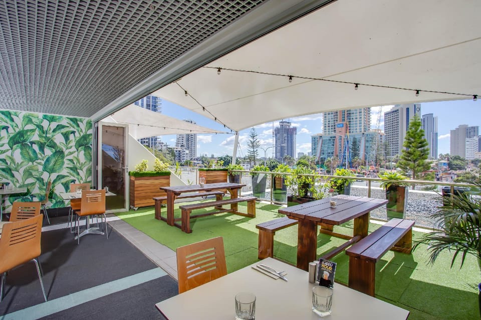 Mantra On View Surfers Paradise Hotel in Surfers Paradise Boulevard