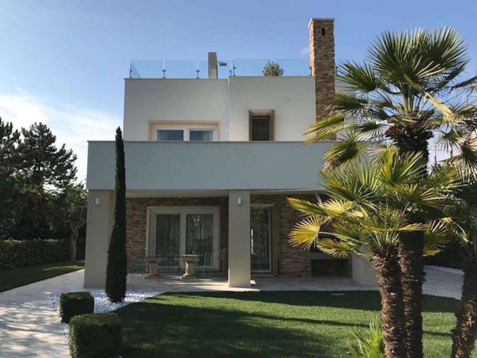Beautiful Modern Villa In Isola Albarella Resort in Isola Albarella