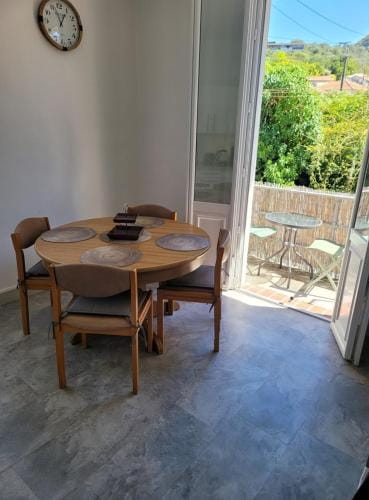2 Chambres paisibles a La Trinite proche de Nice 15 mn, Monaco 20 mn et l'Italie 30 mn et aussi 2 St Hotel in 06340 La Trinité, France