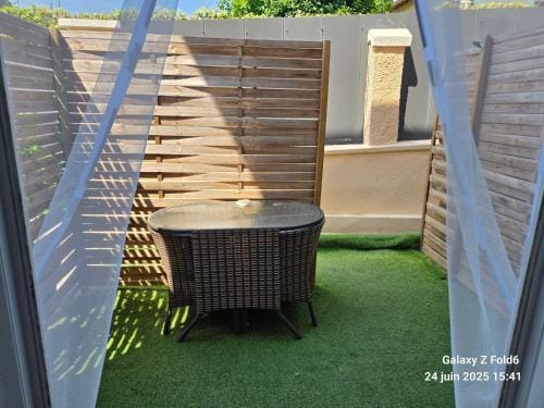 2 Chambres paisibles a La Trinite proche de Nice 15 mn, Monaco 20 mn et l'Italie 30 mn et aussi 2 St Hotel in 06340 La Trinité, France