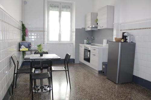 LA LANTERNA DI ANGELO rent rooms and apartments free parking on the street front Hotel in Genoa