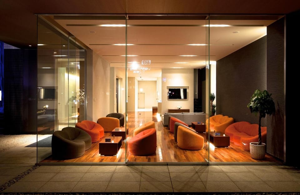 Shared lounge/TV area