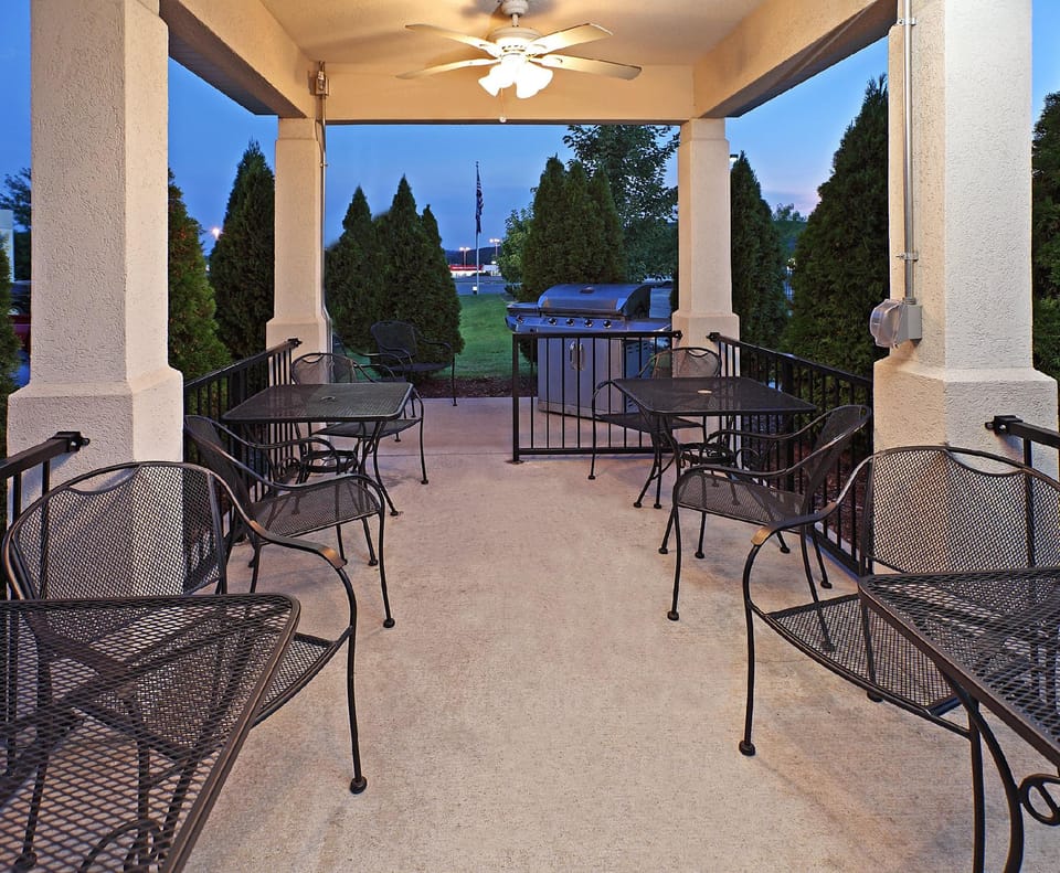 Candlewood Suites Fayetteville By IHG Hotel in Fayetteville