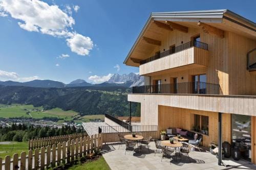 Holzhackerin - the charming Haus am Berg Hotel in Schladming
